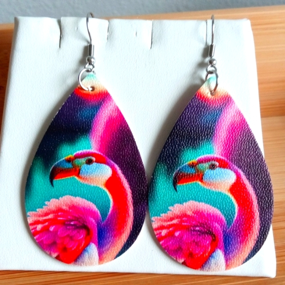 🆕 Tropical Bird Earrings - Picture 2 of 3